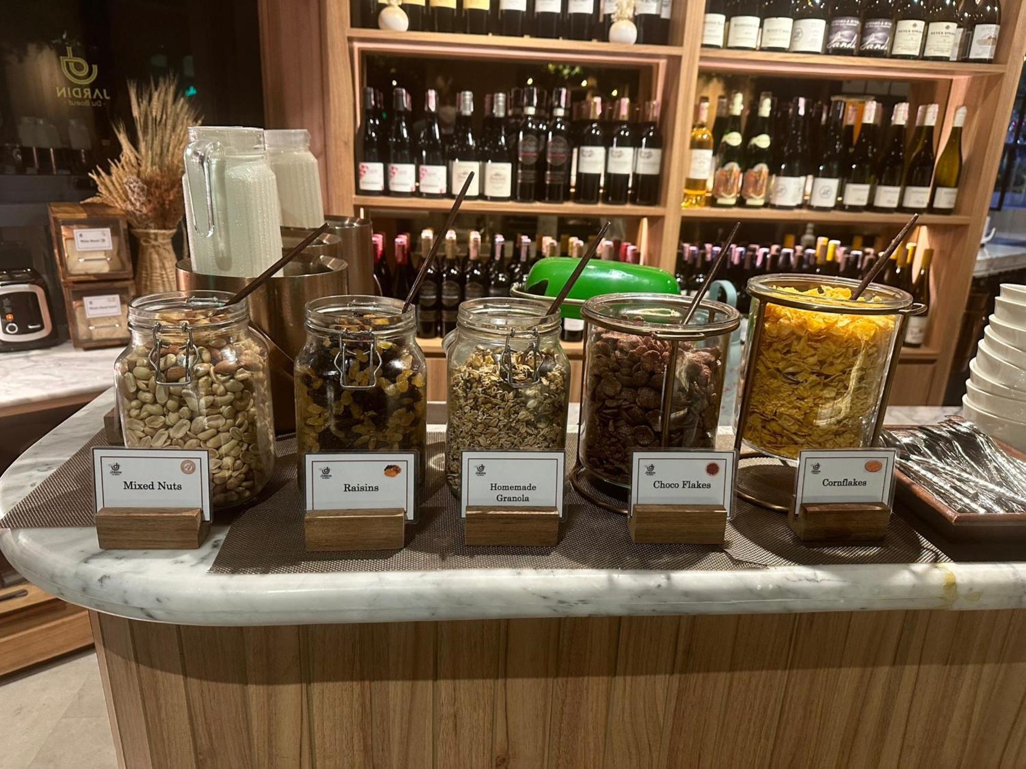 Somerset Rama 9 曼谷 外观 照片 Dried tea leaves at a tea bar