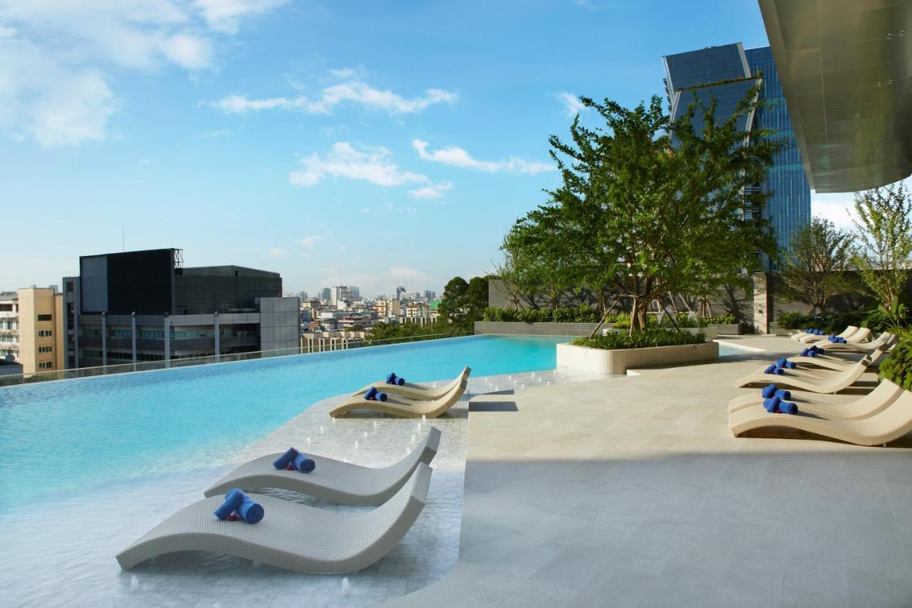 Somerset Rama 9 曼谷 外观 照片 The pool at the 1018